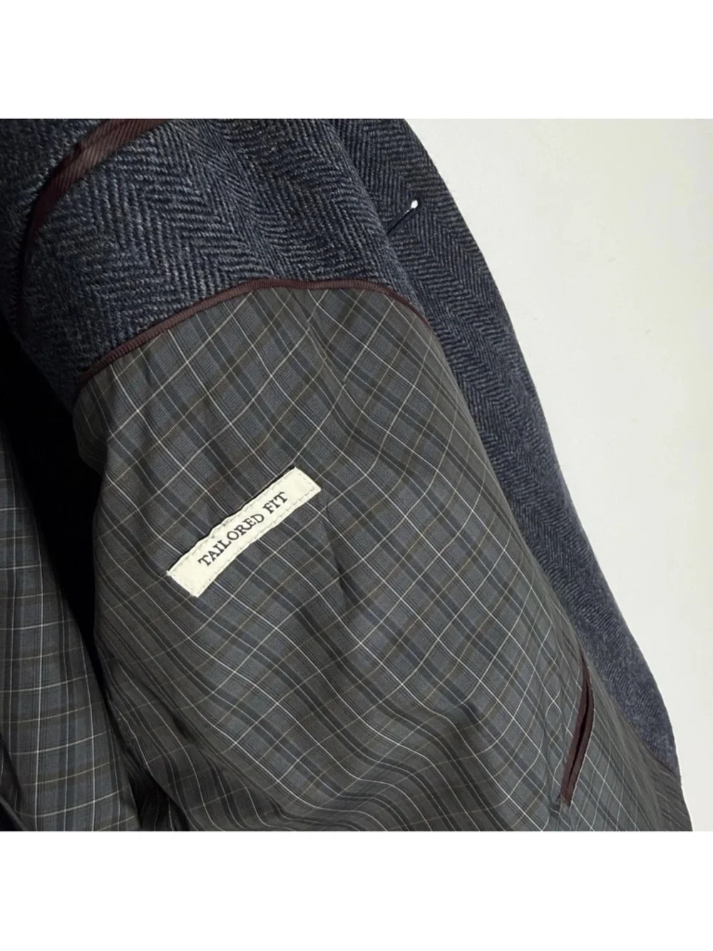 Jos A Bank Wool Blazer Mens Size 48R Navy Herringbone Tailored Fit Sport Coat